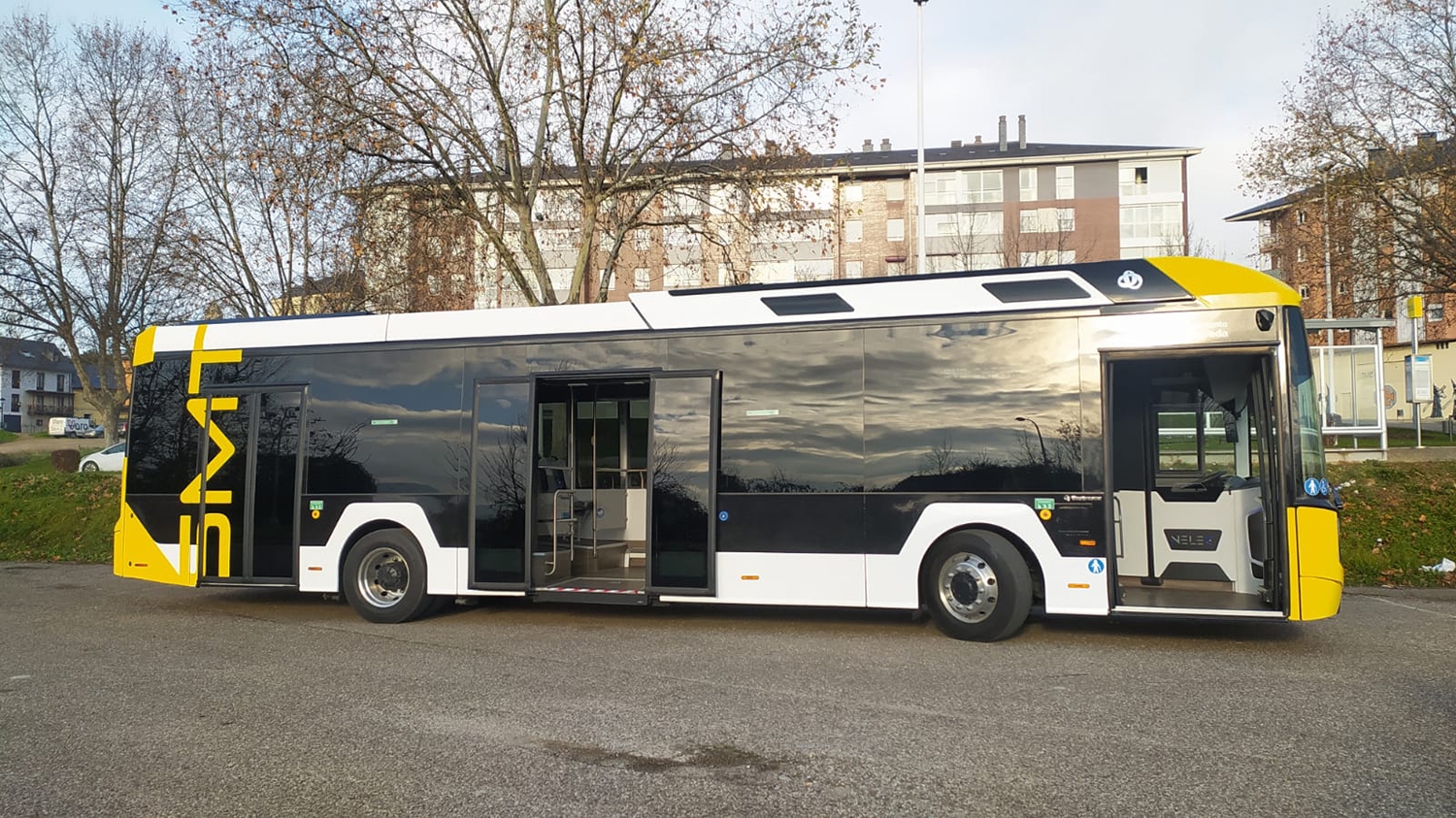 Ponferrada presenta su primer autobús 100% eléctrico tras una inversión de 520.000 euros