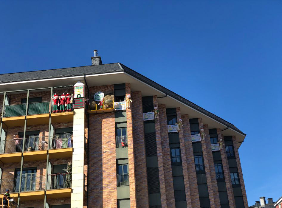 Balcón navideño de Carmen Rozas en Ponferrada 