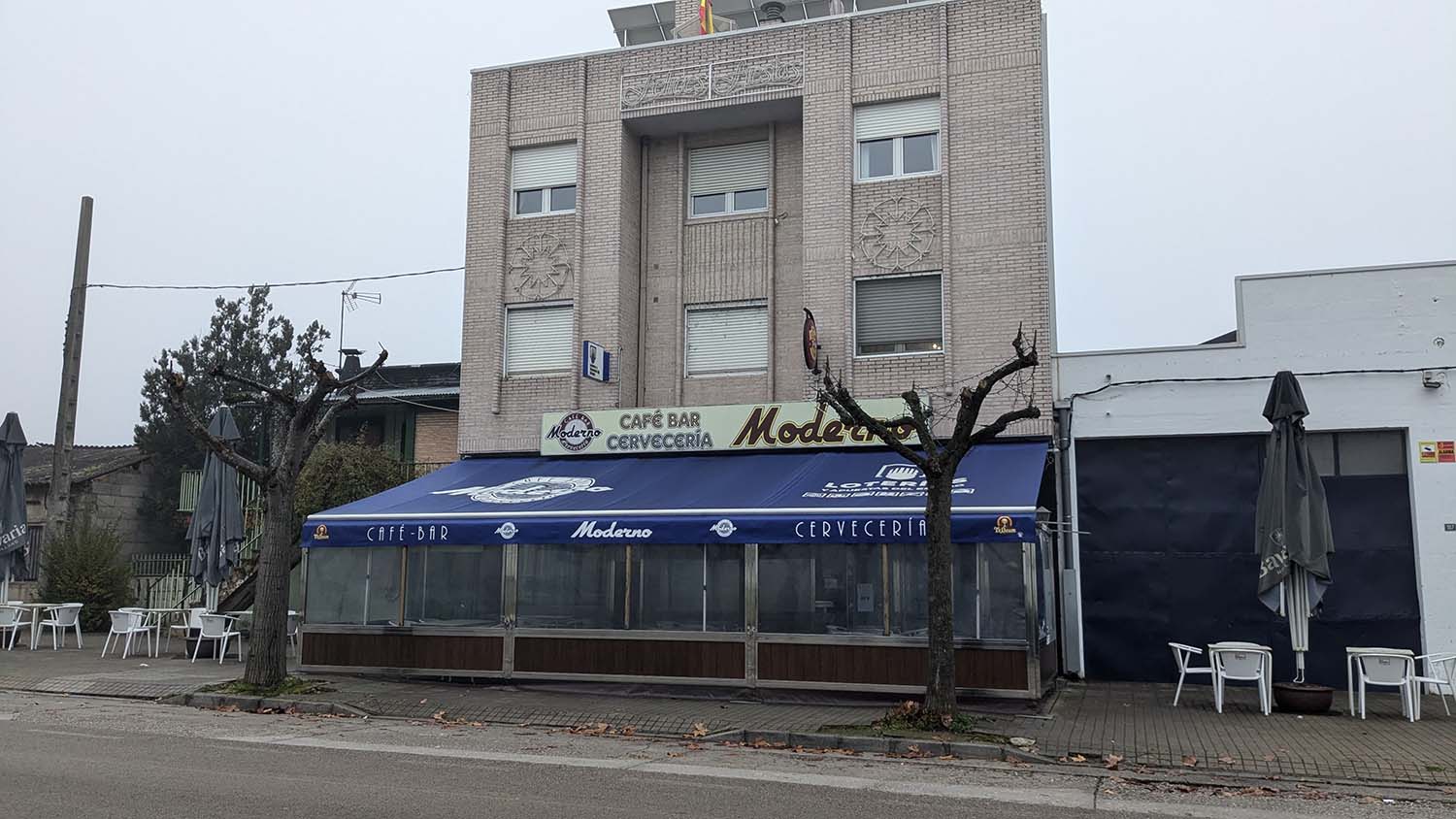 Bar Moderno en Columbrianos (Ponferrada) donde ha tocado el primero cuatro premio de la Lotería de Navidad.