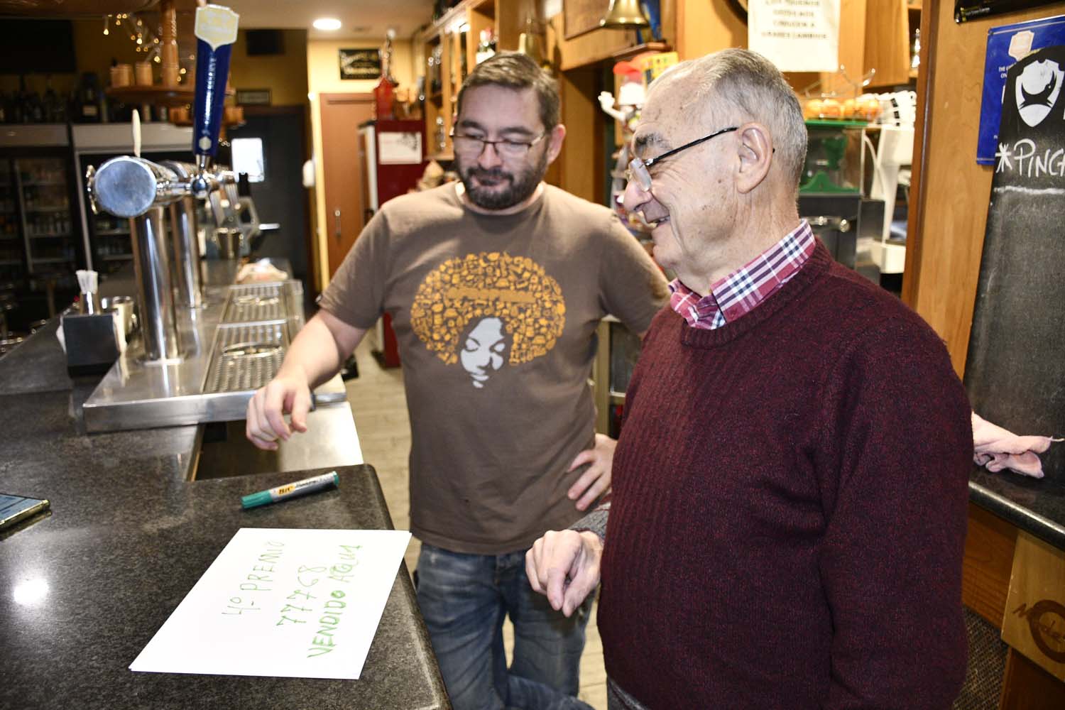 Bar Moderno en Columbrianos (Ponferrada) donde ha tocado el primero cuatro premio de la Lotería de Navidad(5)