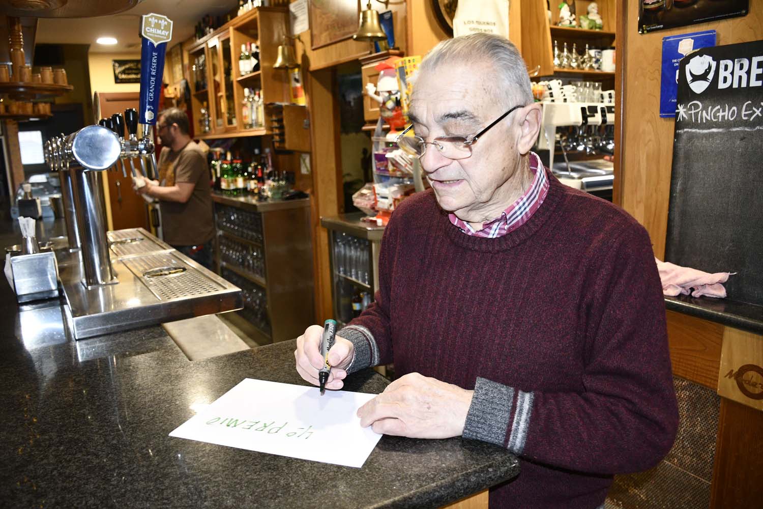 Bar Moderno en Columbrianos (Ponferrada) donde ha tocado el primero cuatro premio de la Lotería de Navidad(4)