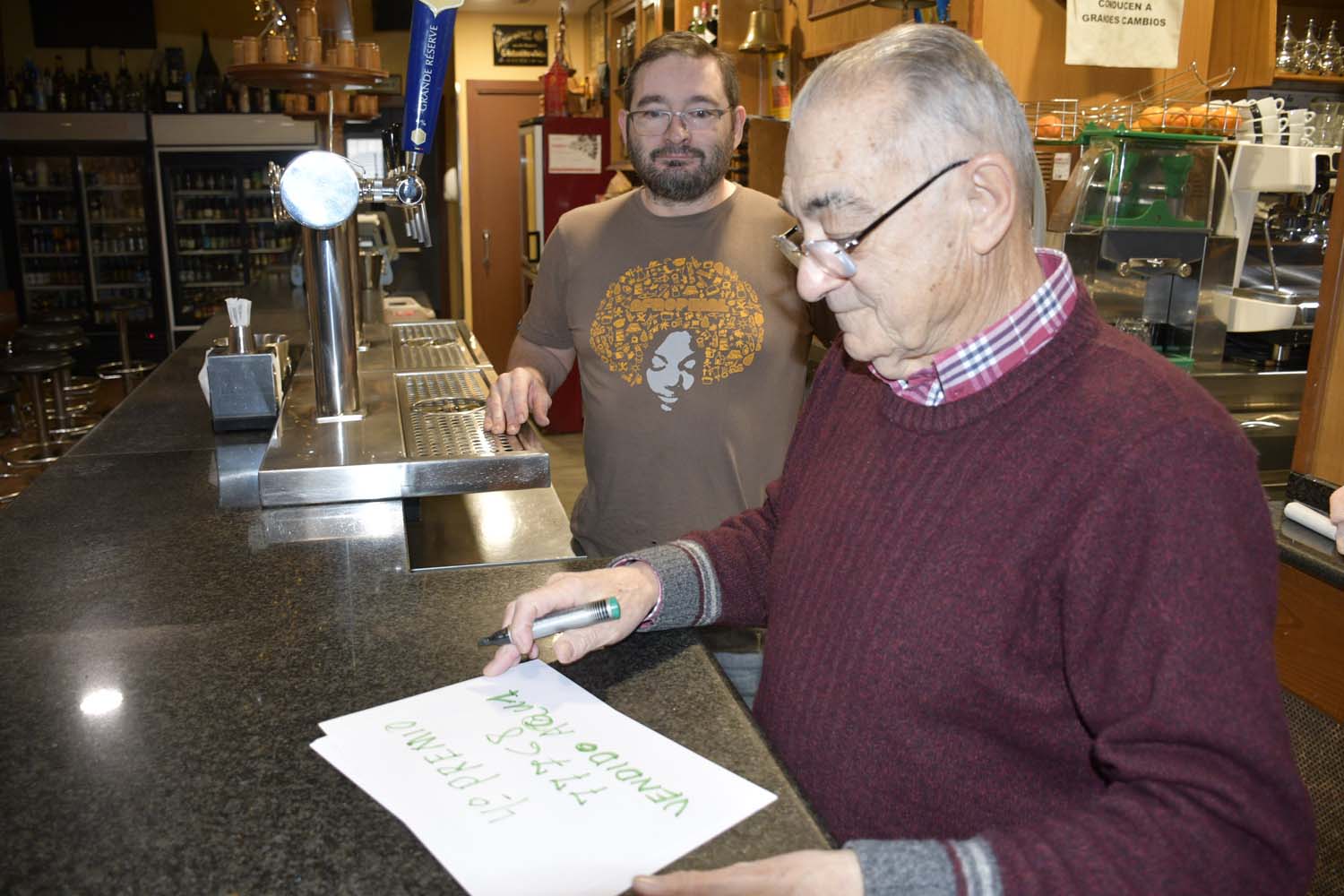 Bar Moderno en Columbrianos (Ponferrada) donde ha tocado el primero cuatro premio de la Lotería de Navidad(2)