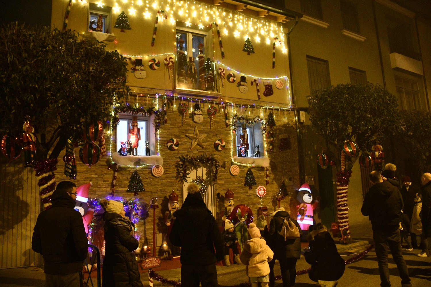 La casa del Grinch en Ponferrada (1)