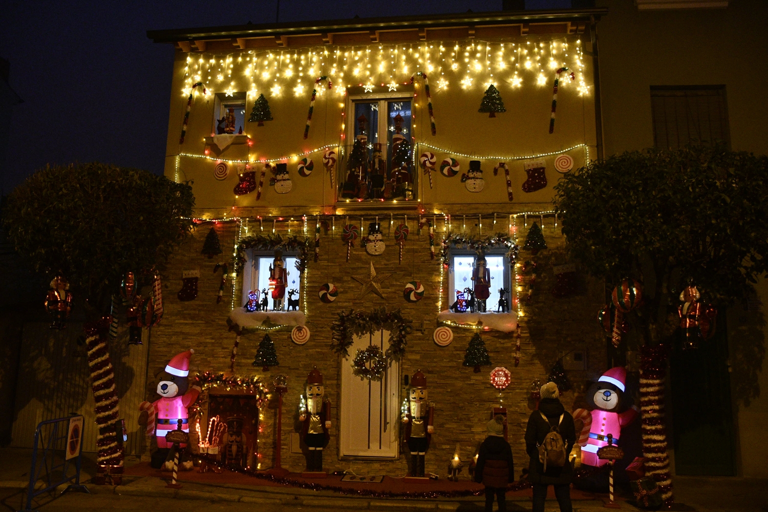 La casa del Grinch en Ponferrada (2)