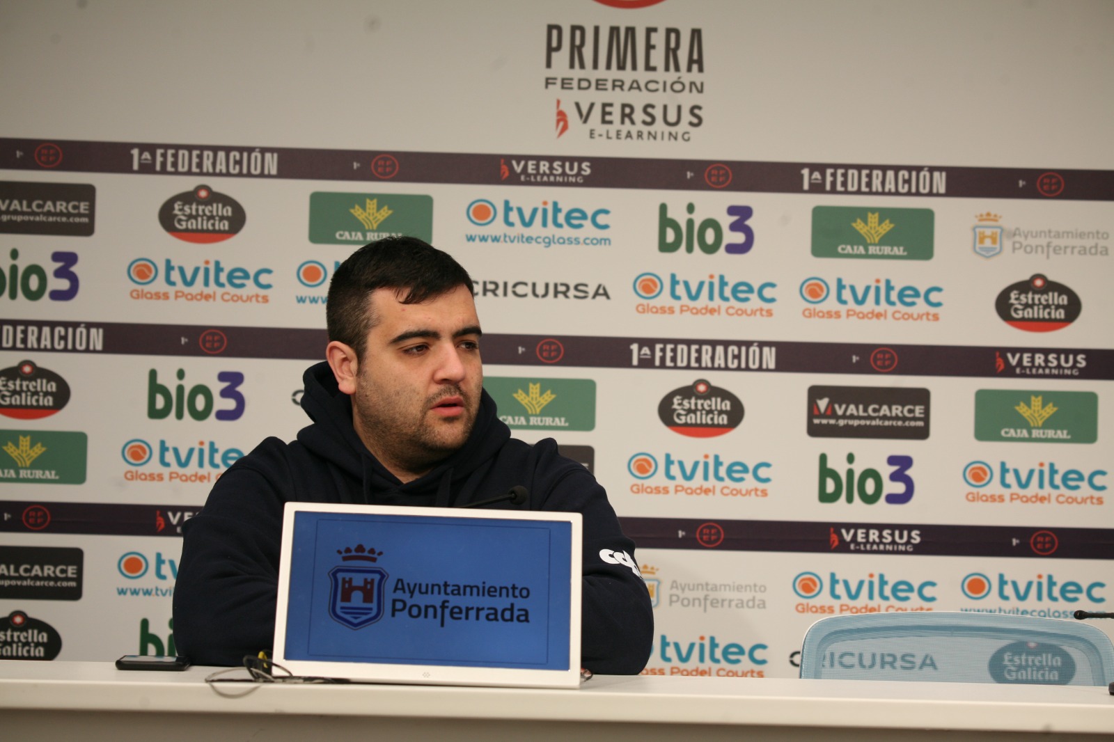 Oriol Pozo espera que el Clínica Ponferrada pueda ofrecer «un gran partido» en el derbi ante la Cultural Leonesa