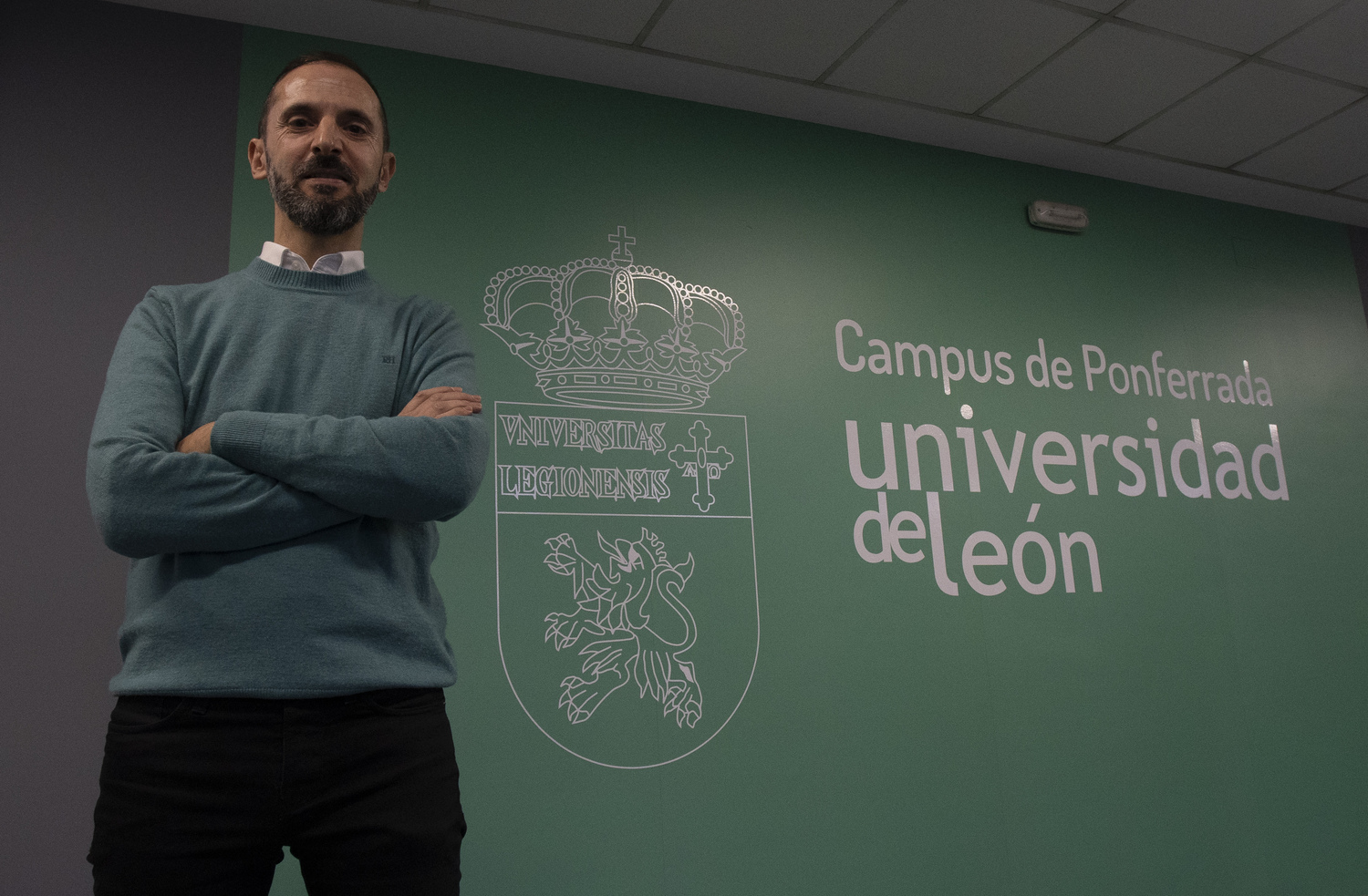 Marcos Guerra, investigador de la Universidad de León en el campus de Ponferrada, realiza un estudio sobre la conservación de las frutas y verduras del Bierzo una vez recolectadas | César Sánchez / ICAL