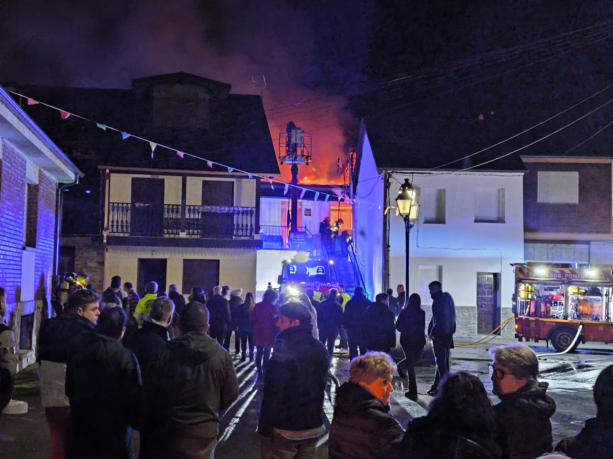 Imagen del incendio en Villaverde de los Cestos en Castropodame (HK/Infobierzo)