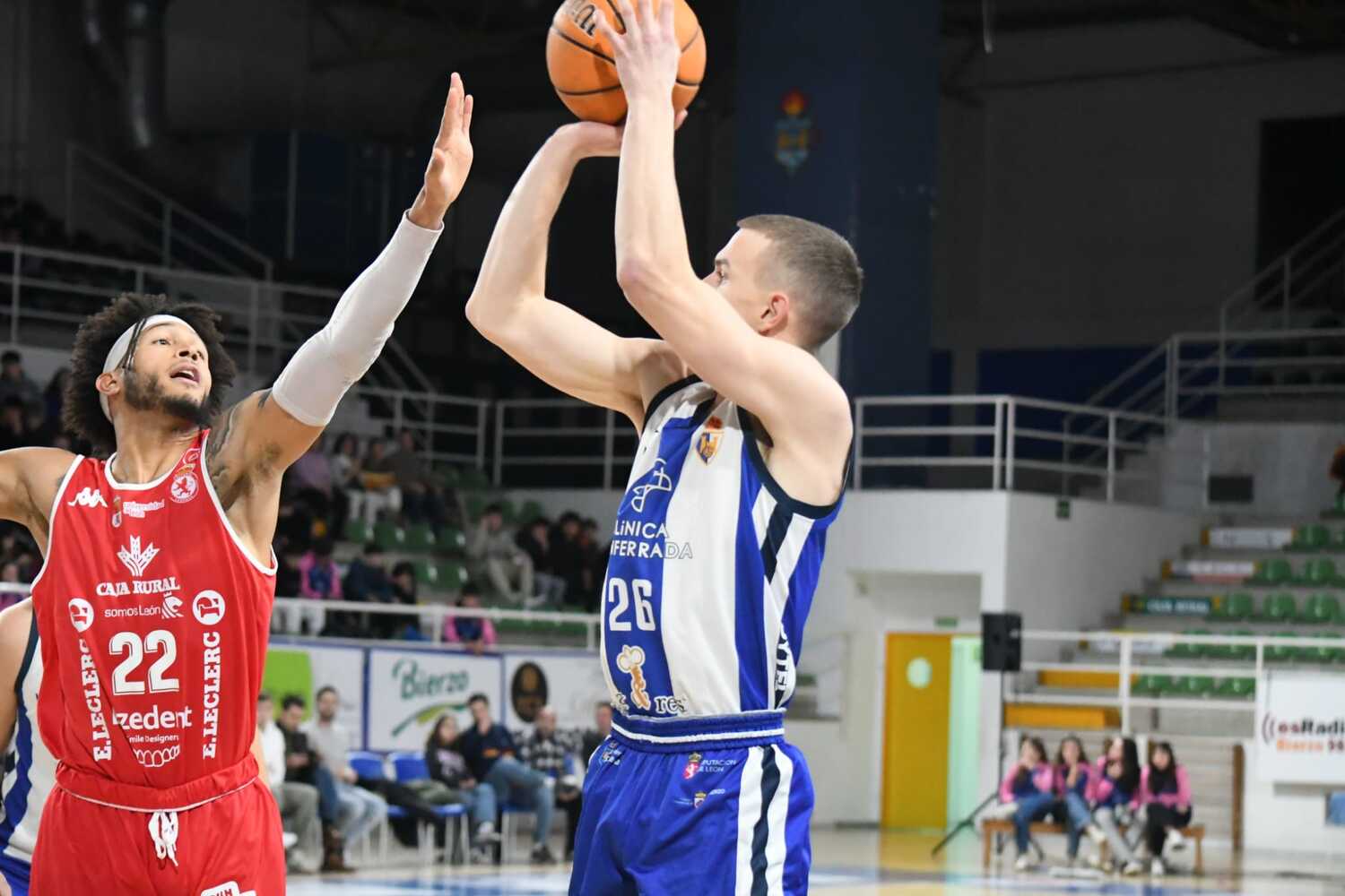 Clínica Ponferrada sufre una dolorosa remontada ante la Cultural Leonesa | Ginés Alonso