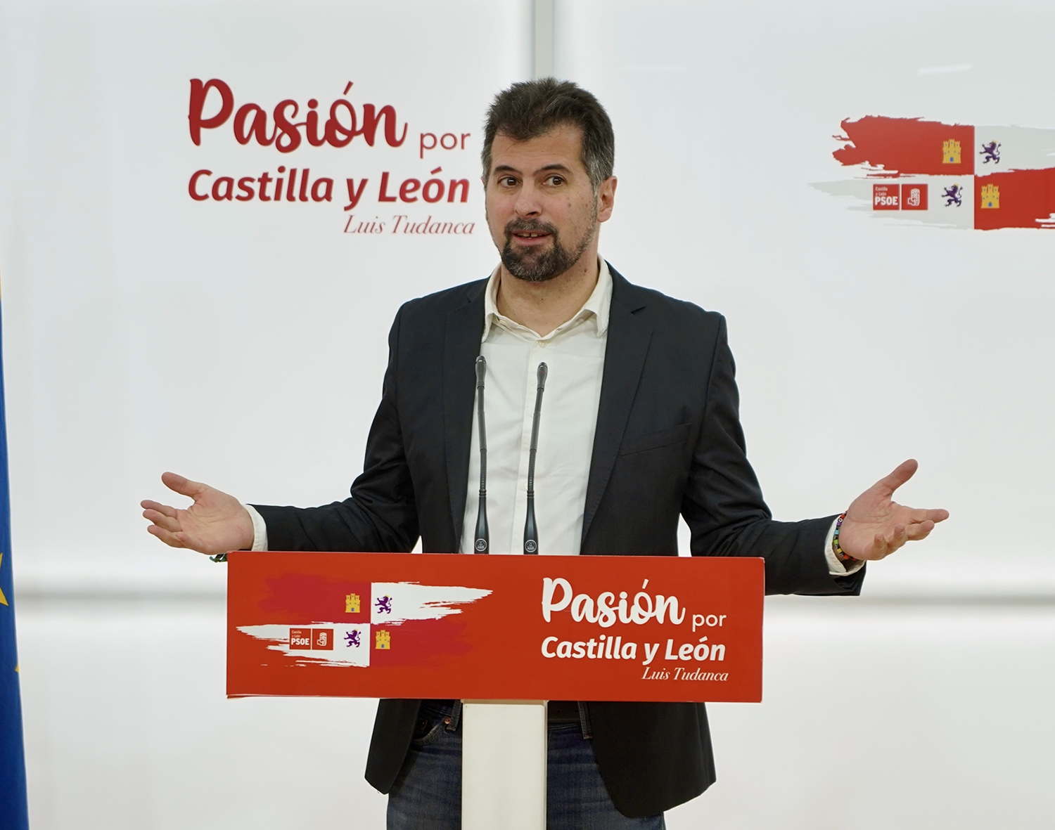 El secretario general del PSOE de Castilla y León, Luis Tudanca, anuncia su retirada