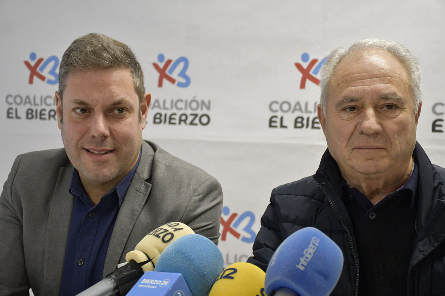 Iván Alonso, portavoz de CB en el Consejo Comarcal del Bierzo, y José Álvarez, presidente de Coalición por El Bierzo, en la rueda de prensa de este martes