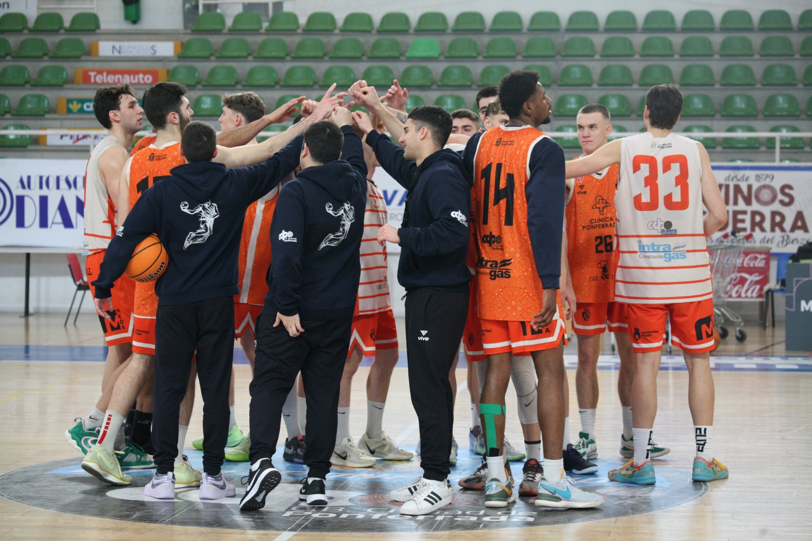 Clínica Ponferrada preparando el encuentro contra el Bueno Arenas Albacete Basket