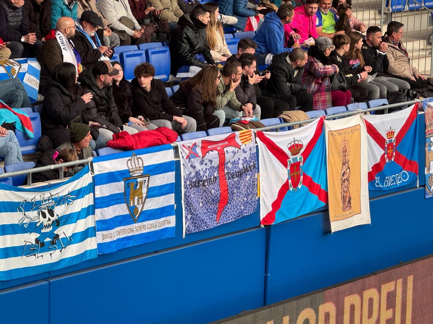 Afición de la Ponferradina en Barcelona