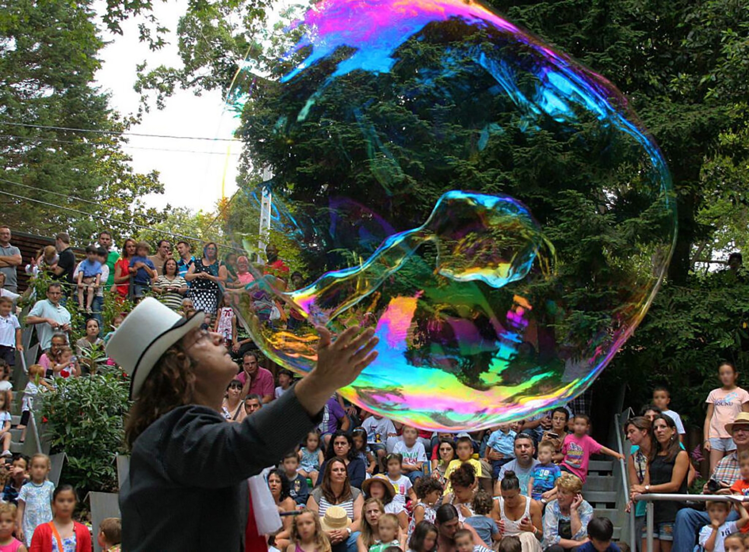 El mago de las burbujas Willy Pomper llega al Rosal de Ponferrada con su espectáculo | Foto: Página web de Willy Pomper