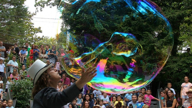 El mago de las burbujas Willy Pomper llega al Rosal de Ponferrada con su espectáculo | Foto: Página web de Willy Pomper