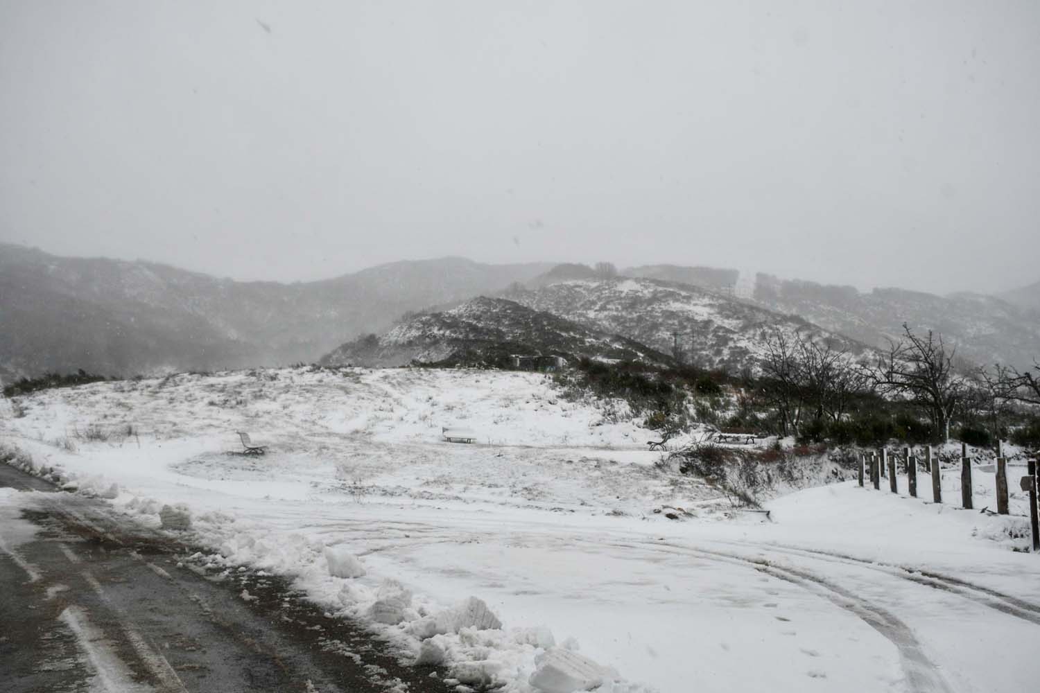 La borrasca Herminia deja un manto de nieve en San Cristobal de Valdueza  (9)