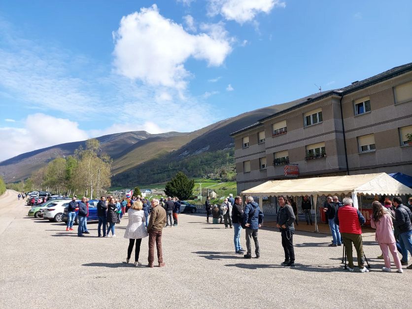 Concentración de protesta impulsada por la plataforma El Suroccidente también es Asturias y el Colectivo asociativo 'El Sil, sí ' para reclamar la construcción de una vía rápida entre Toreno (León) y La Espina (Asturias)