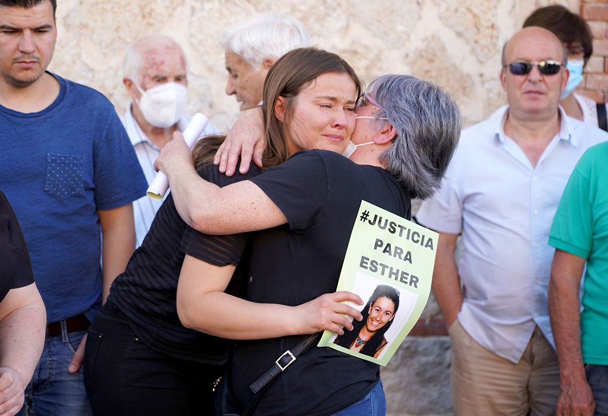 Acto de recuerdo a Esther López y en apoyo a su familia en Traspinedo (Valladolid)