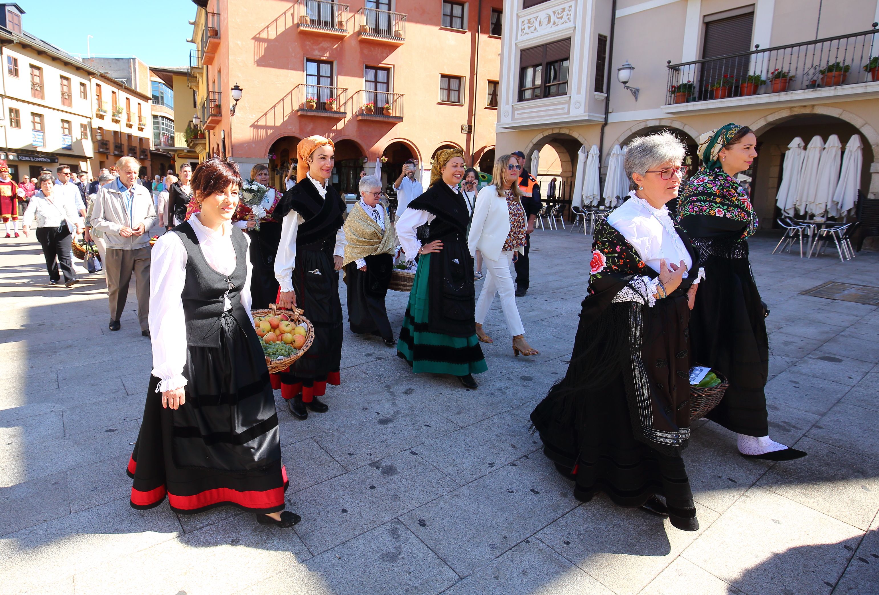 Ofrenda de los pueblos y pedanías de Ponferrada por el día de La Encinina