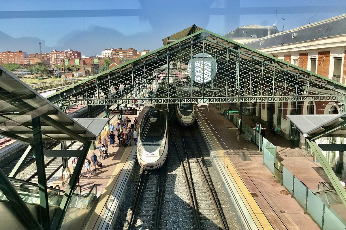 Tren Avant en la estaci�e trenes Campo Grande de Valladolid