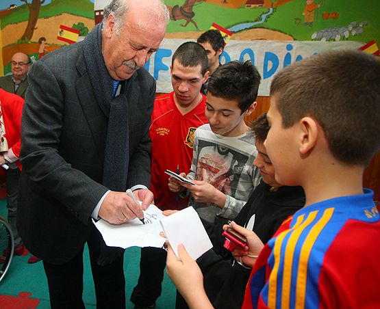 Vicente del Bosque durante su visita al colegio Bergidum de Fuentesnuevas (César Sánchez/ICAL)