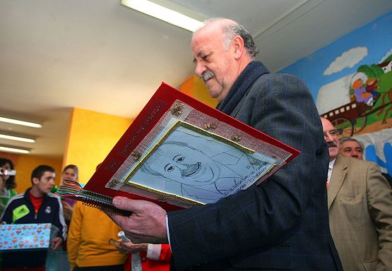 Vicente del Bosque durante su visita al colegio Bergidum de Fuentesnuevas (César Sánchez/ICAL)