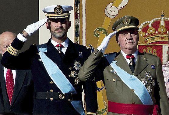 Juan Carlos I, junto a su hijo, que reinará como Felipe VI